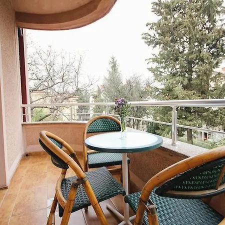 דירה Alexander *