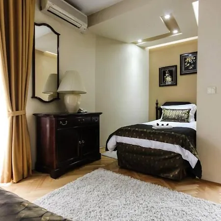 דירה Alexander *