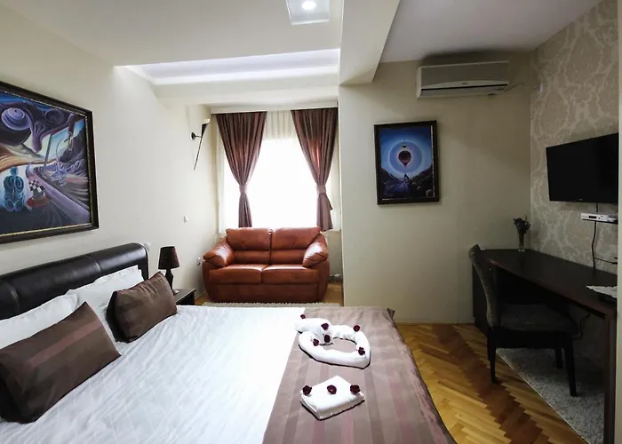 Alexander Apartment *